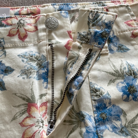 Seven7 Pale yellow Floral Utility Skirt Size 8 NWT - Picture 9 of 9